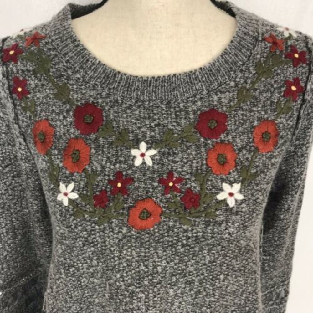 Knox Rose Sharkbite Embroidered Sweater Gray Crewneck Flowers Womens Size XS - Picture 6 of 10